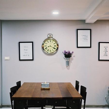 Baan Noppadol Aparthotel Bangkok Exteriör bild